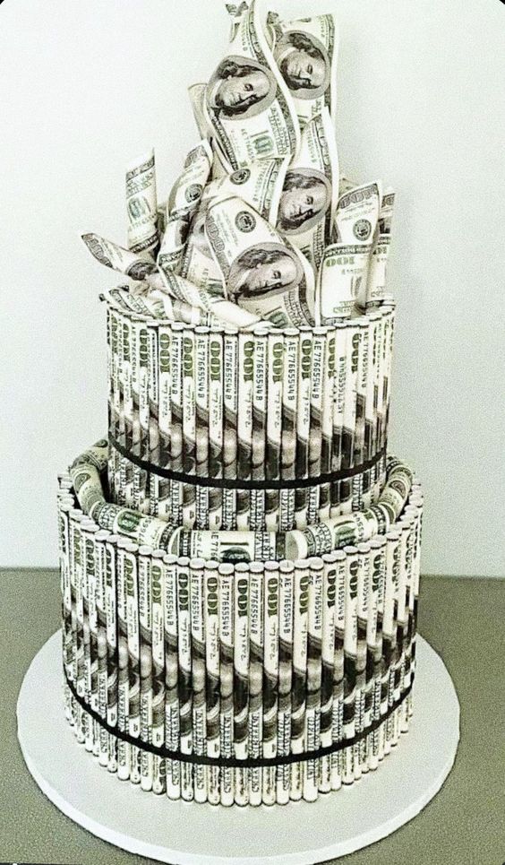 Hình ảnh tiền sinh nhật xếp thành bánh kem độc